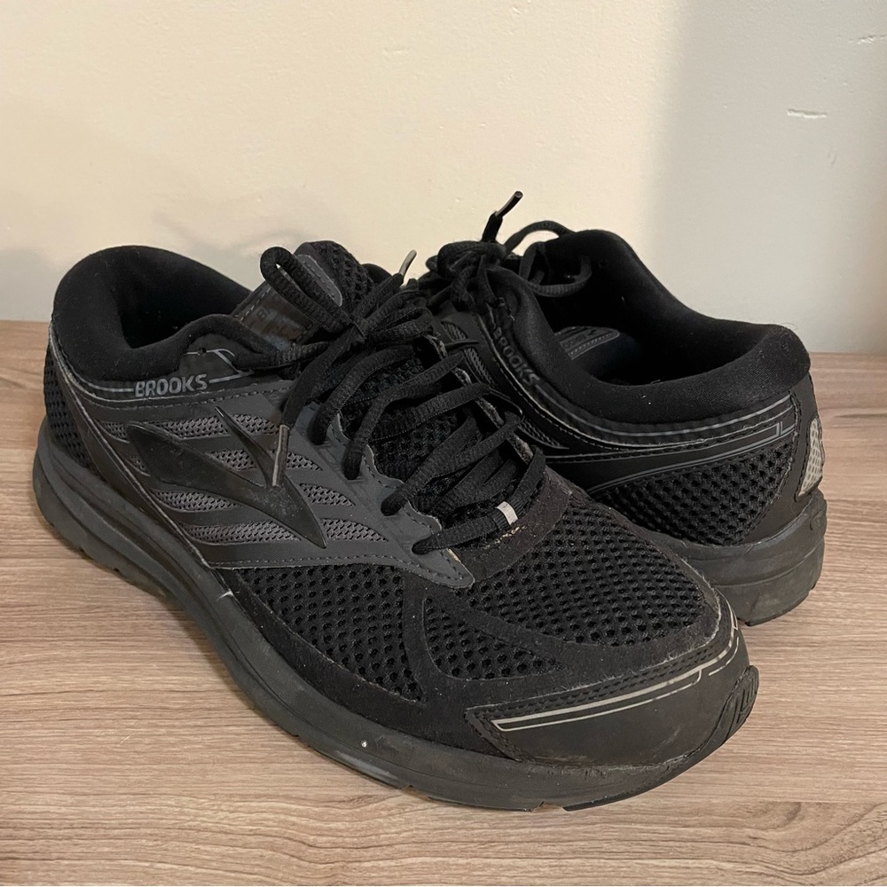 Brooks Men’s Addiction 13 Sneakers Black Size 10.5 Good Condition